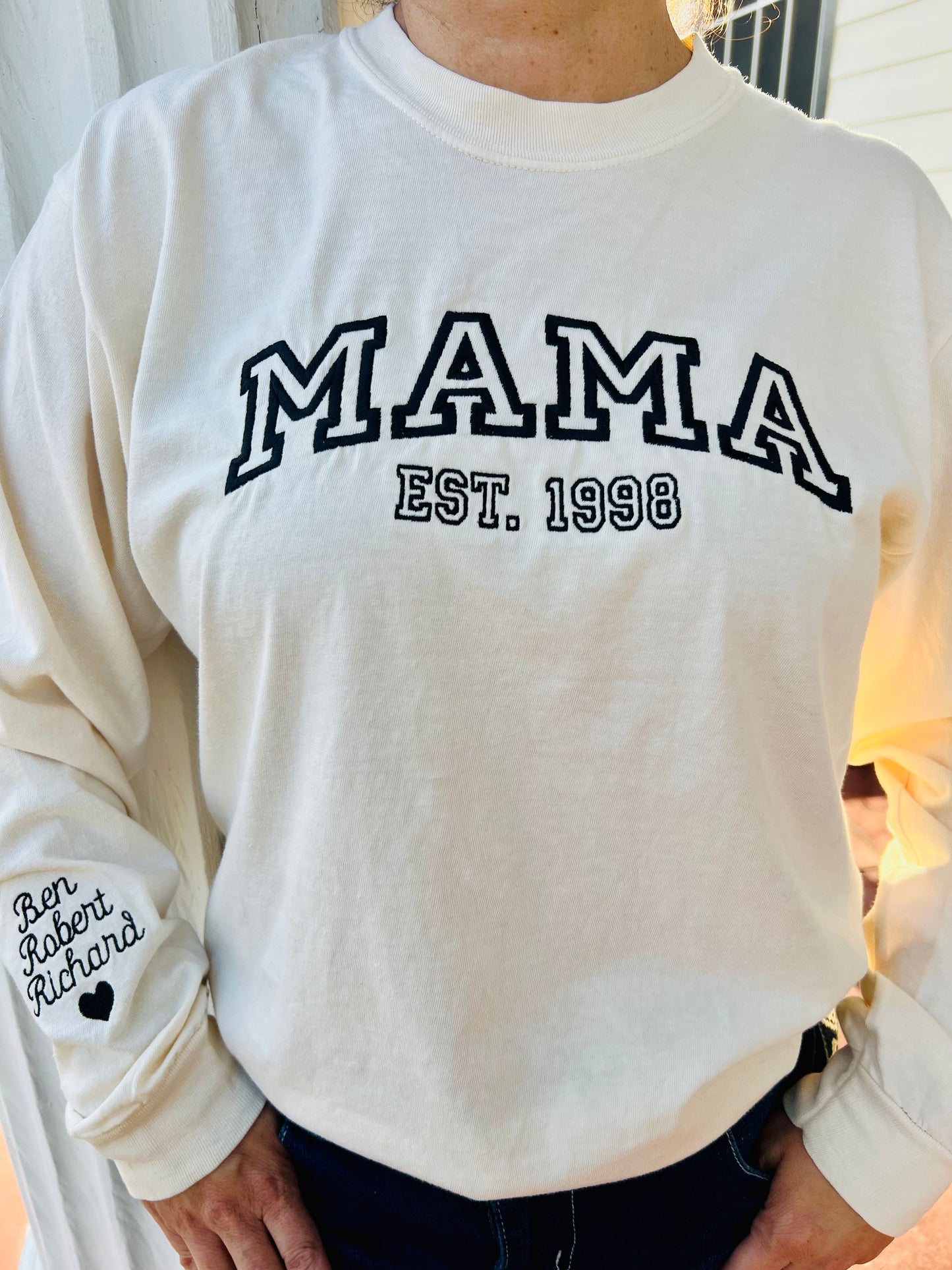 "Mama Est ____" with children's names on Sleeve. (see description below)