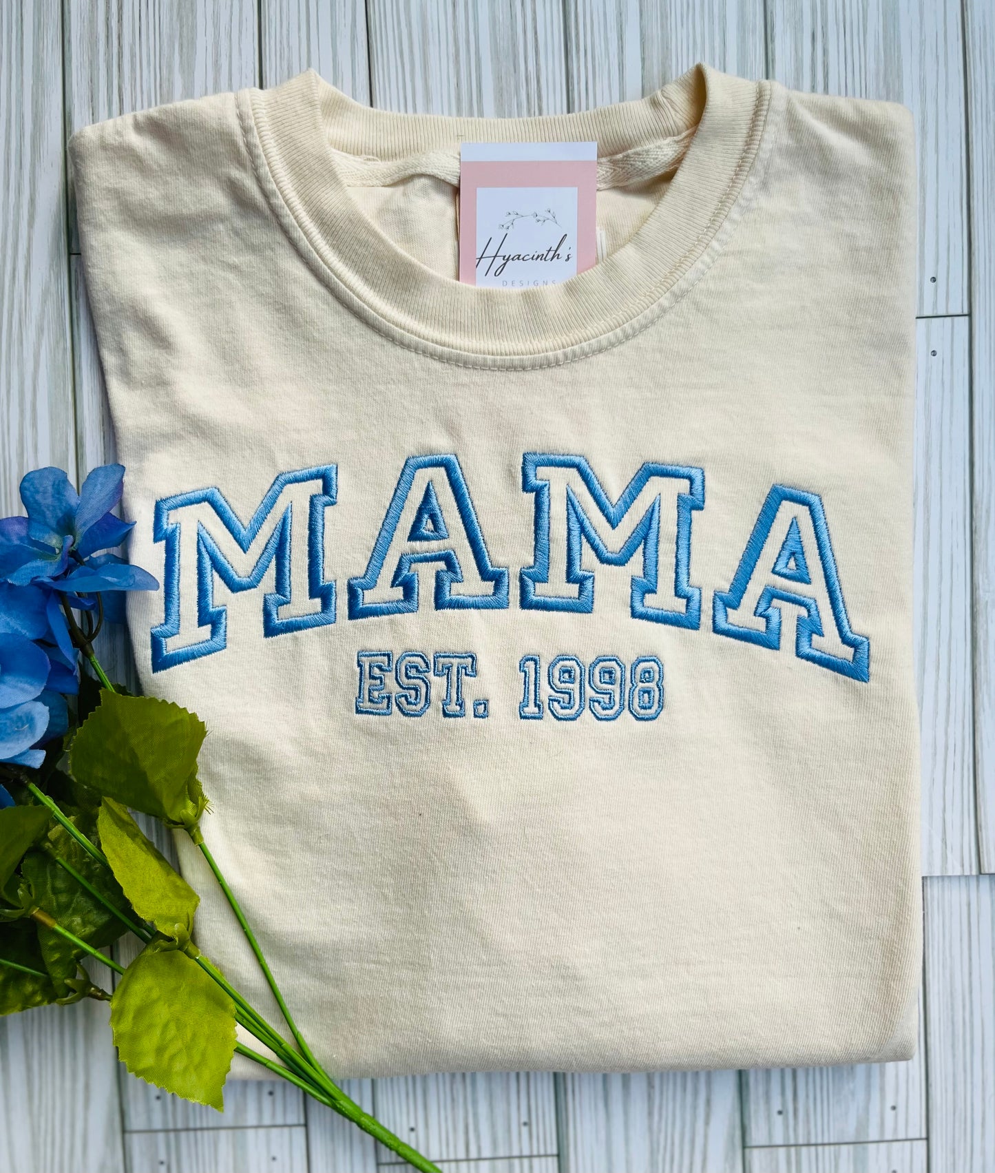 "Mama Est ____" with children's names on Sleeve. (see description below)