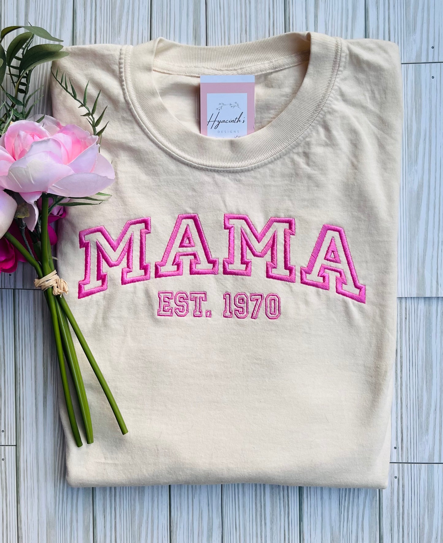 "Mama Est ____" with children's names on Sleeve. (see description below)